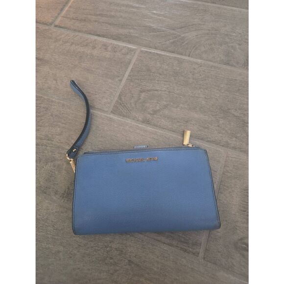 Michael Kors Blue Adele Leather Smartphone Wallet Wristlet - Picture 1 of 14